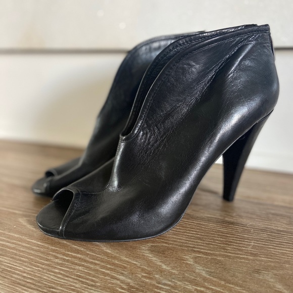Vince Camuto Black open toe, booties. - Picture 7 of 7